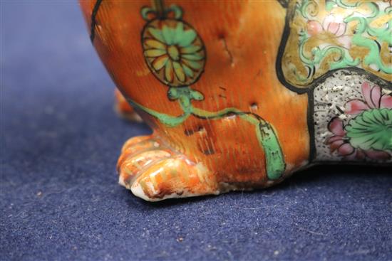 A pair of Canton porcelain shi shi, 4.75in.